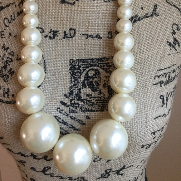 One-of-a-kind Pearl Necklace with Gold Accents - Picture 7 of 7